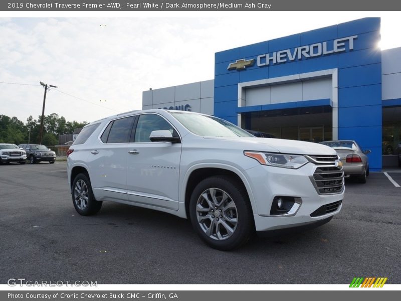 Front 3/4 View of 2019 Traverse Premier AWD