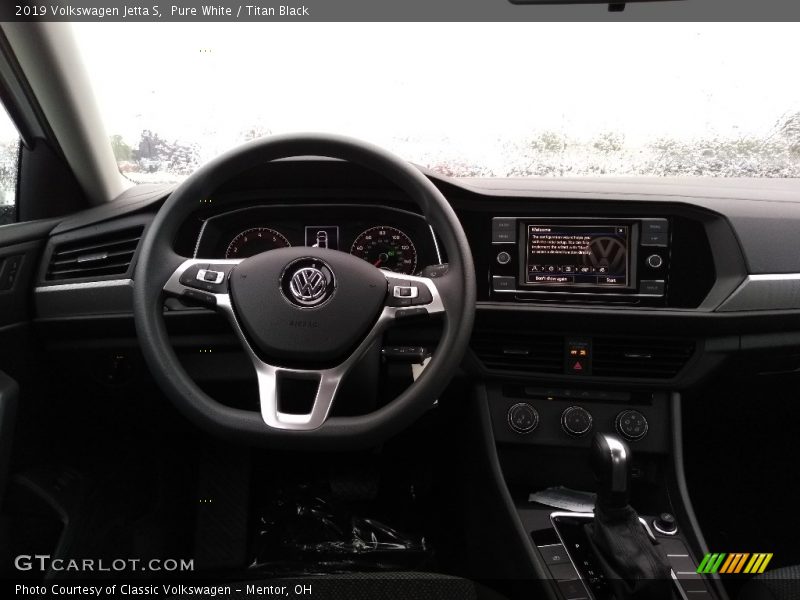 Pure White / Titan Black 2019 Volkswagen Jetta S