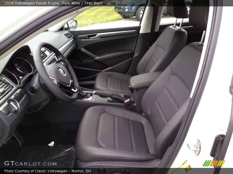 Pure White / Titan Black 2018 Volkswagen Passat R-Line