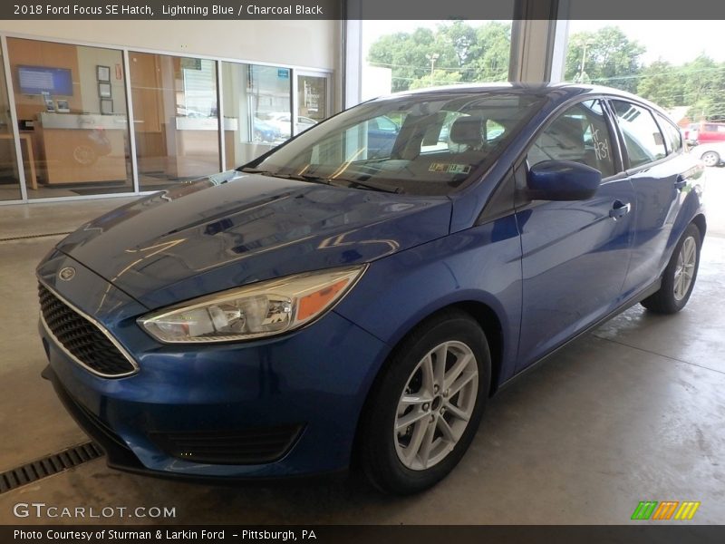 Lightning Blue / Charcoal Black 2018 Ford Focus SE Hatch