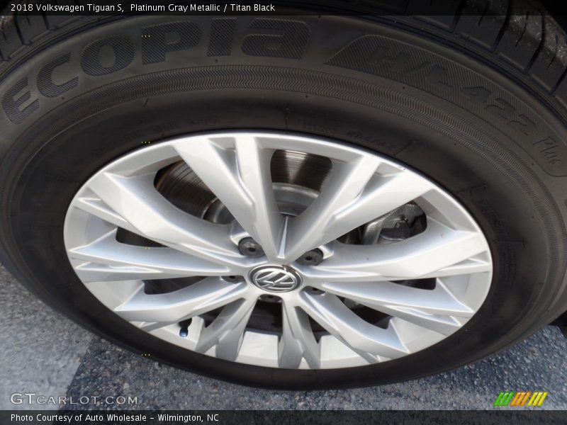 Platinum Gray Metallic / Titan Black 2018 Volkswagen Tiguan S