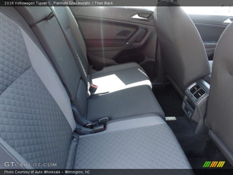Platinum Gray Metallic / Titan Black 2018 Volkswagen Tiguan S