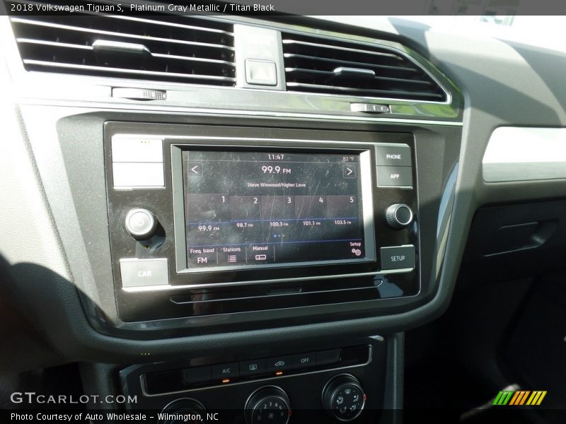 Platinum Gray Metallic / Titan Black 2018 Volkswagen Tiguan S