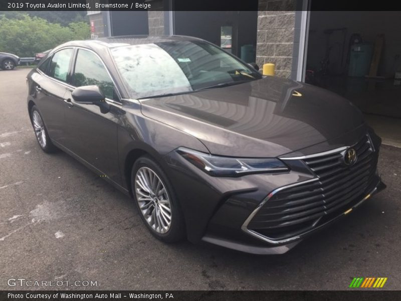 Front 3/4 View of 2019 Avalon Limited