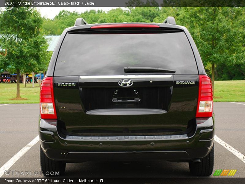 Galaxy Black / Beige 2007 Hyundai Entourage SE