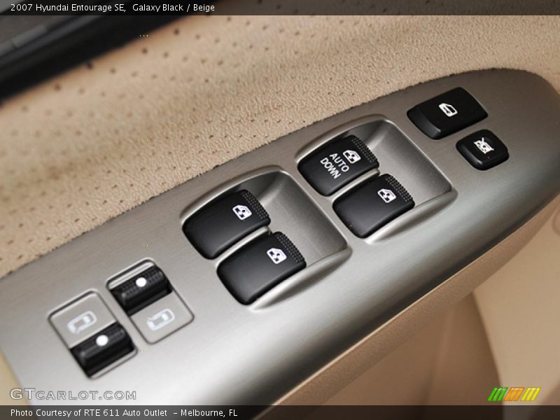 Galaxy Black / Beige 2007 Hyundai Entourage SE