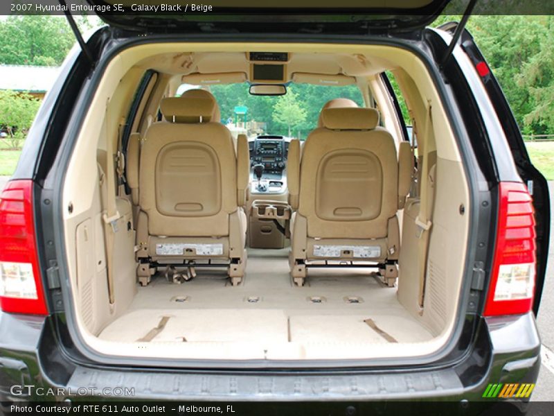 Galaxy Black / Beige 2007 Hyundai Entourage SE