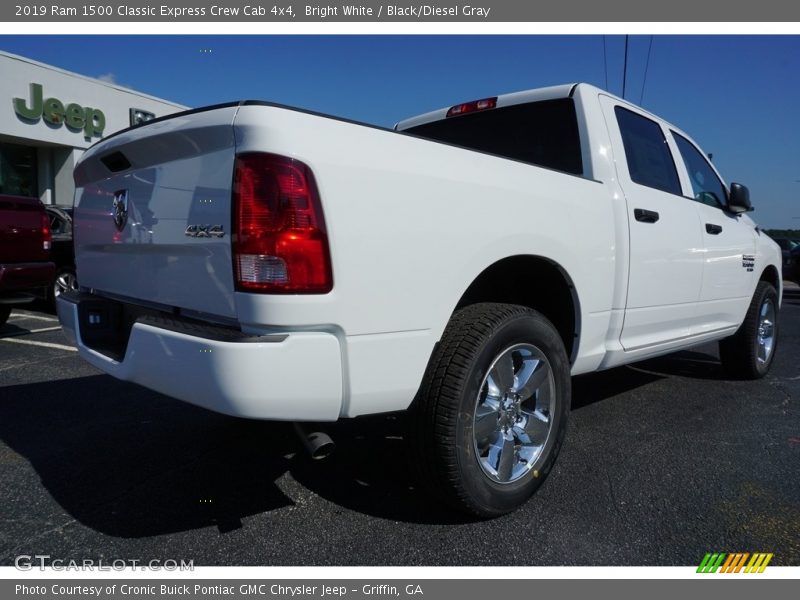 Bright White / Black/Diesel Gray 2019 Ram 1500 Classic Express Crew Cab 4x4