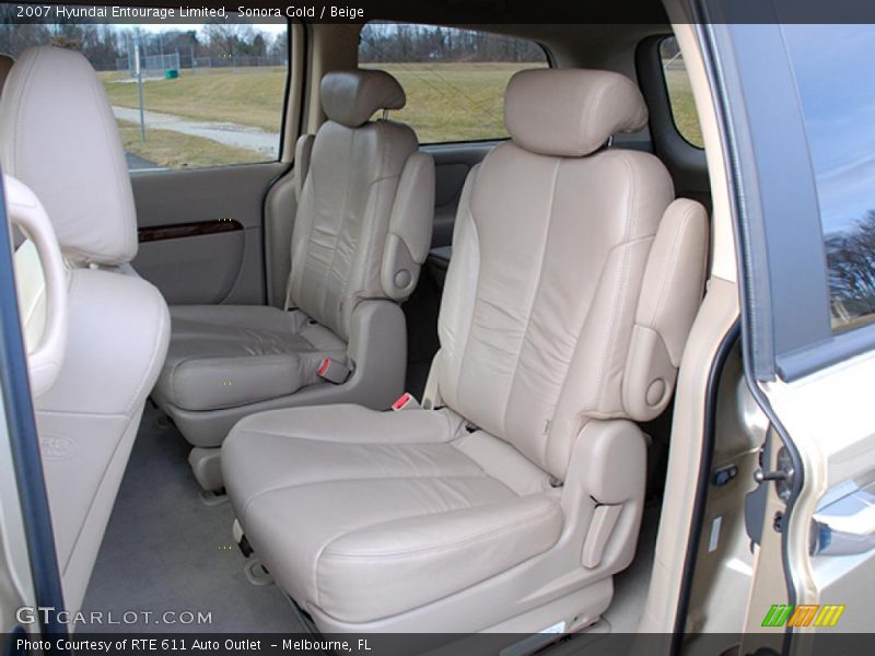 Sonora Gold / Beige 2007 Hyundai Entourage Limited