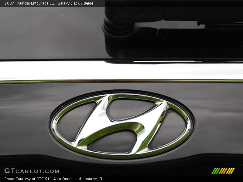 Galaxy Black / Beige 2007 Hyundai Entourage SE