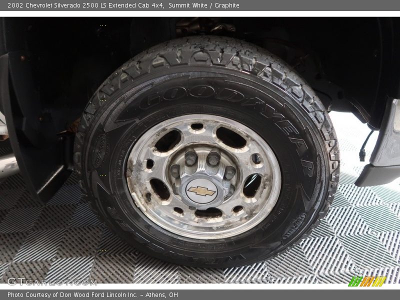 Summit White / Graphite 2002 Chevrolet Silverado 2500 LS Extended Cab 4x4