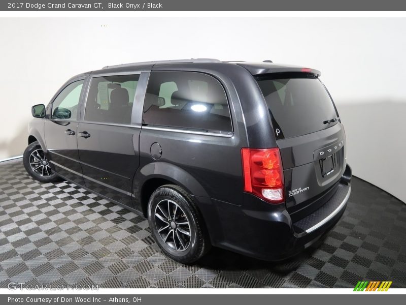 Black Onyx / Black 2017 Dodge Grand Caravan GT