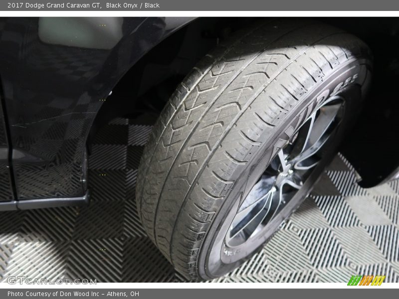 Black Onyx / Black 2017 Dodge Grand Caravan GT