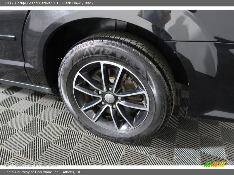 Black Onyx / Black 2017 Dodge Grand Caravan GT