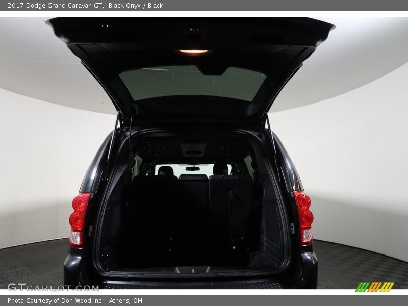 Black Onyx / Black 2017 Dodge Grand Caravan GT