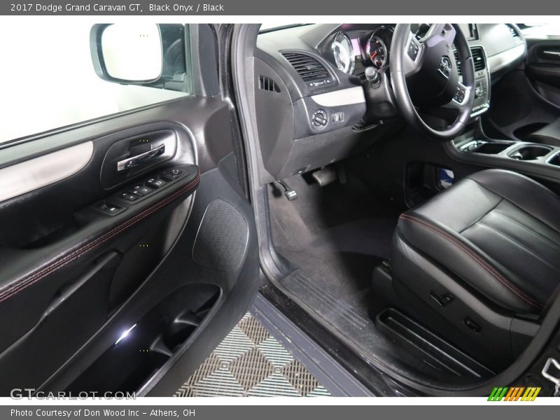Black Onyx / Black 2017 Dodge Grand Caravan GT