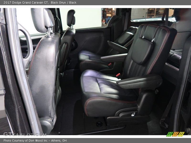 Black Onyx / Black 2017 Dodge Grand Caravan GT
