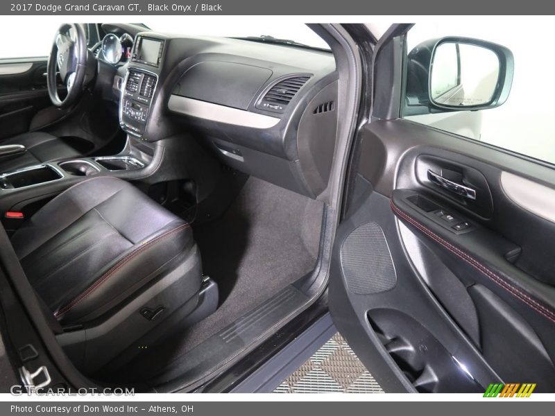 Black Onyx / Black 2017 Dodge Grand Caravan GT