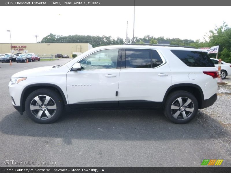 Pearl White / Jet Black 2019 Chevrolet Traverse LT AWD
