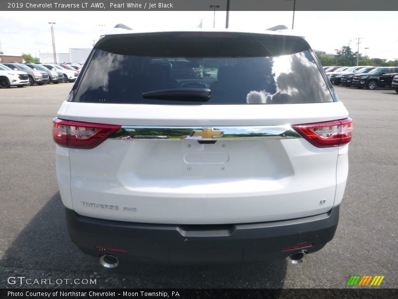 Pearl White / Jet Black 2019 Chevrolet Traverse LT AWD