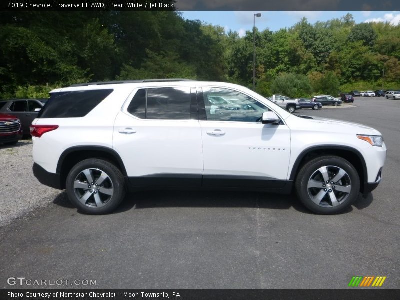 Pearl White / Jet Black 2019 Chevrolet Traverse LT AWD