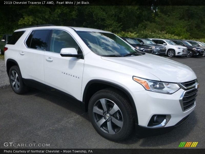 Pearl White / Jet Black 2019 Chevrolet Traverse LT AWD