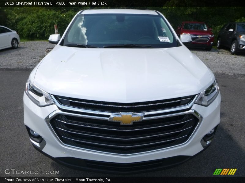 Pearl White / Jet Black 2019 Chevrolet Traverse LT AWD