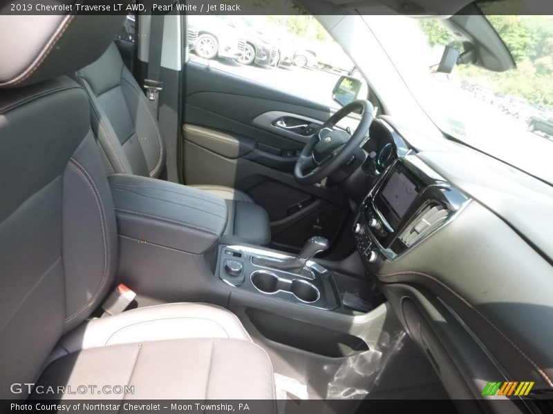 Pearl White / Jet Black 2019 Chevrolet Traverse LT AWD