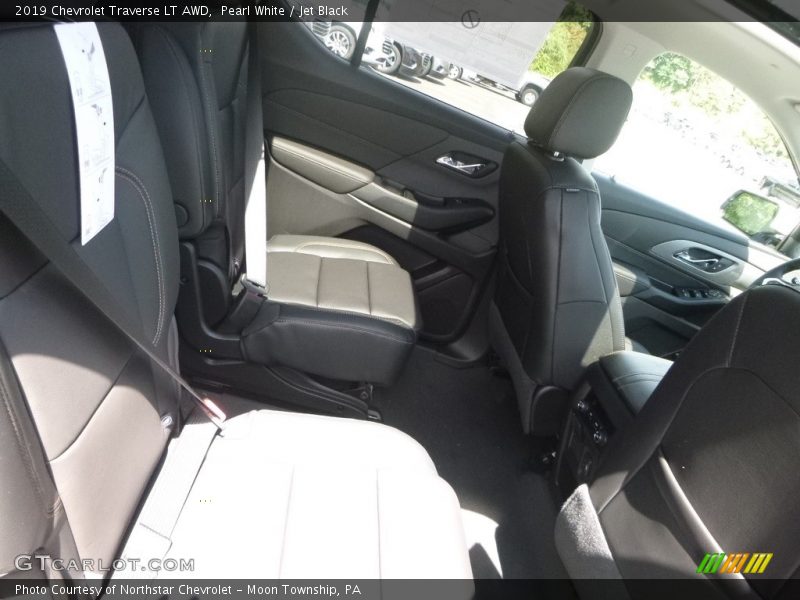 Pearl White / Jet Black 2019 Chevrolet Traverse LT AWD