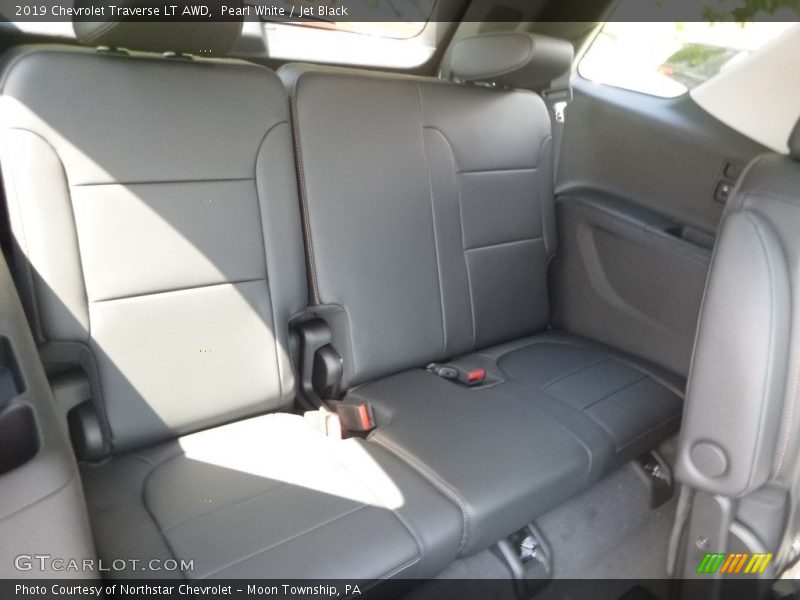 Pearl White / Jet Black 2019 Chevrolet Traverse LT AWD