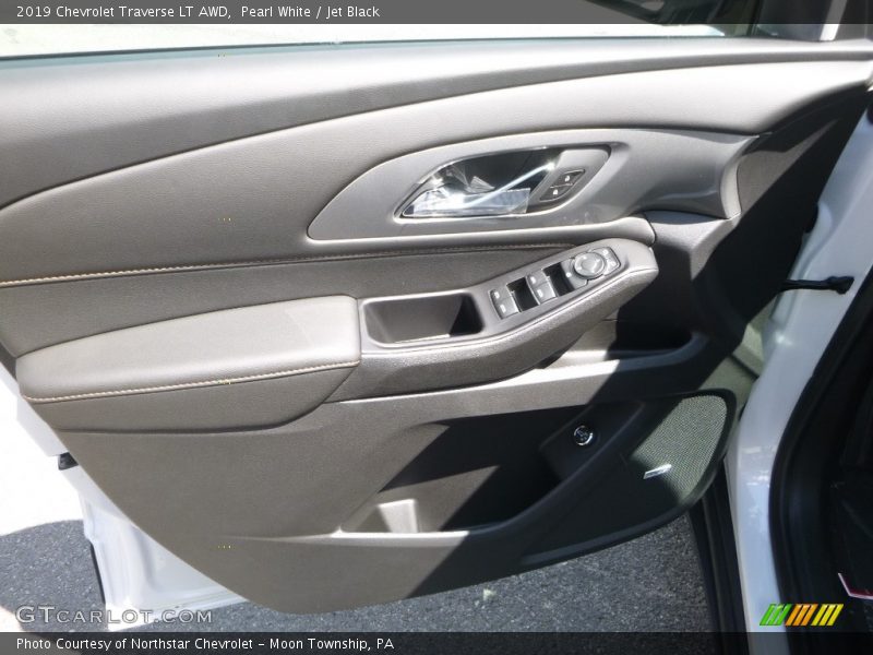 Pearl White / Jet Black 2019 Chevrolet Traverse LT AWD