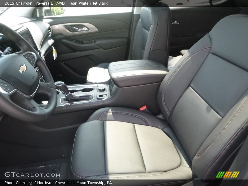 Pearl White / Jet Black 2019 Chevrolet Traverse LT AWD