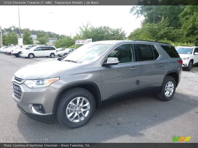 Pepperdust Metallic / Jet Black 2019 Chevrolet Traverse LT AWD