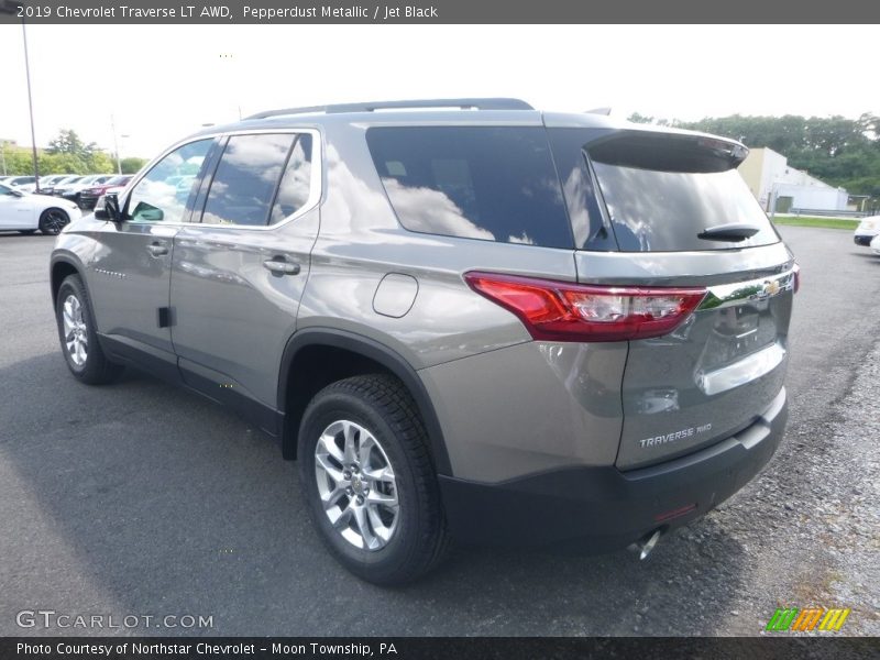 Pepperdust Metallic / Jet Black 2019 Chevrolet Traverse LT AWD