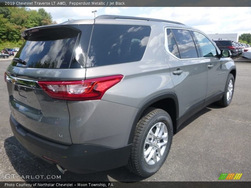 Pepperdust Metallic / Jet Black 2019 Chevrolet Traverse LT AWD