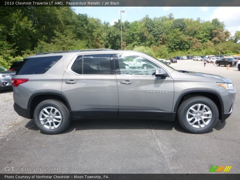 Pepperdust Metallic / Jet Black 2019 Chevrolet Traverse LT AWD