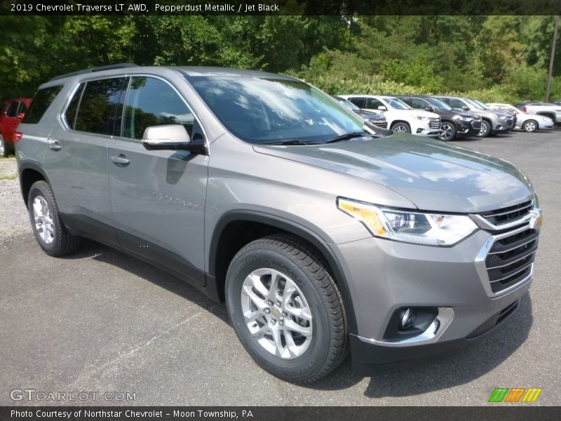 Pepperdust Metallic / Jet Black 2019 Chevrolet Traverse LT AWD