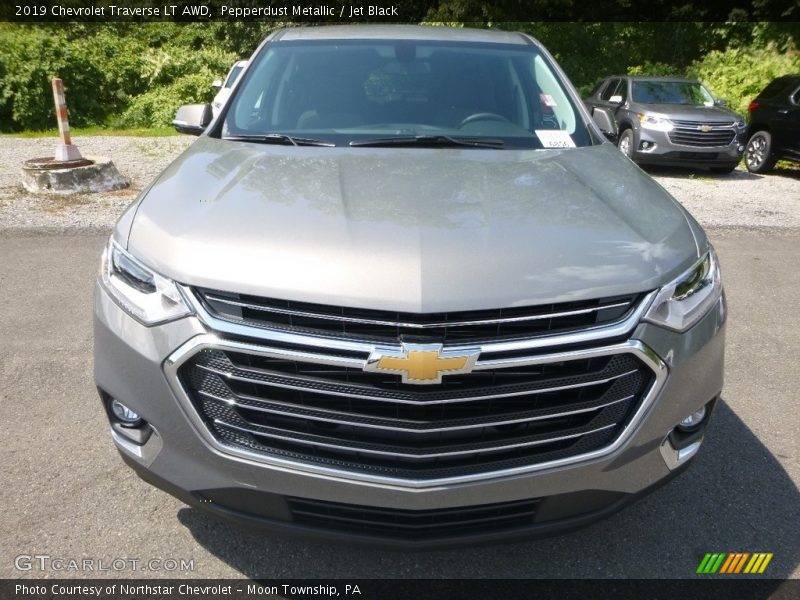 Pepperdust Metallic / Jet Black 2019 Chevrolet Traverse LT AWD
