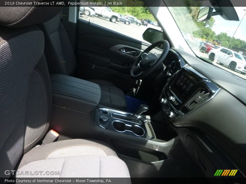 Pepperdust Metallic / Jet Black 2019 Chevrolet Traverse LT AWD