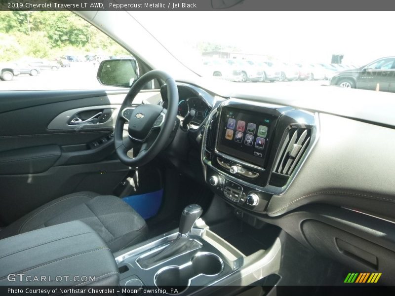 Pepperdust Metallic / Jet Black 2019 Chevrolet Traverse LT AWD