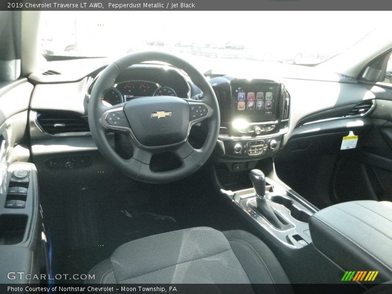 Pepperdust Metallic / Jet Black 2019 Chevrolet Traverse LT AWD