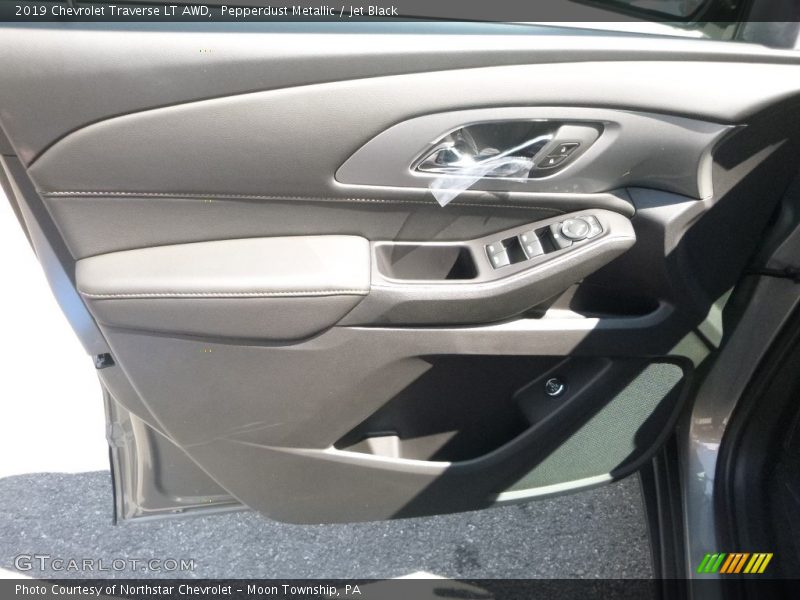 Pepperdust Metallic / Jet Black 2019 Chevrolet Traverse LT AWD