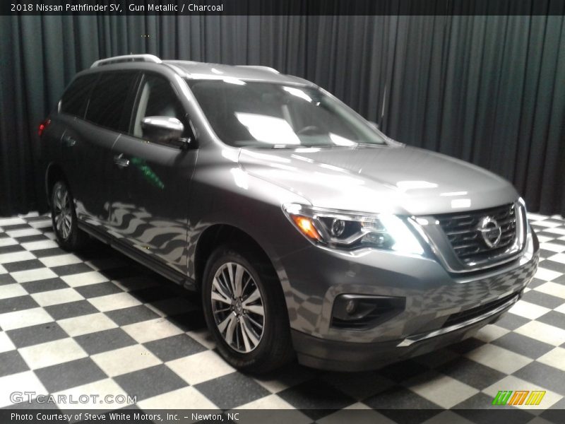 Gun Metallic / Charcoal 2018 Nissan Pathfinder SV