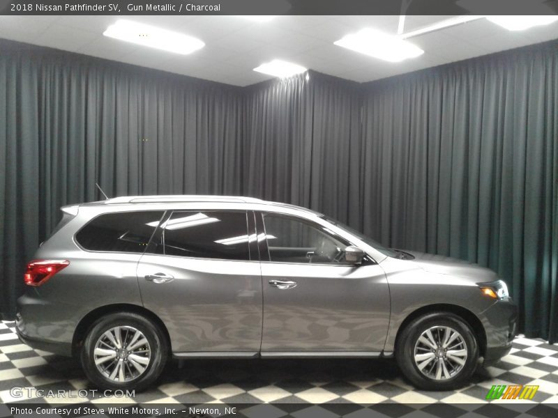 Gun Metallic / Charcoal 2018 Nissan Pathfinder SV