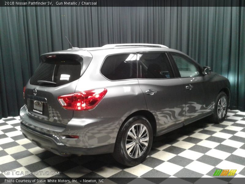 Gun Metallic / Charcoal 2018 Nissan Pathfinder SV