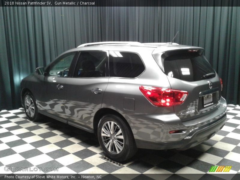 Gun Metallic / Charcoal 2018 Nissan Pathfinder SV