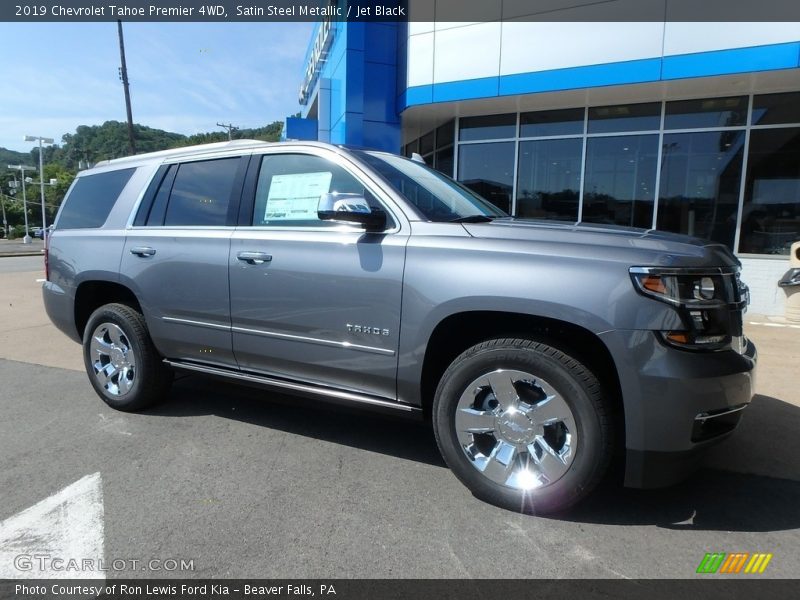 Front 3/4 View of 2019 Tahoe Premier 4WD
