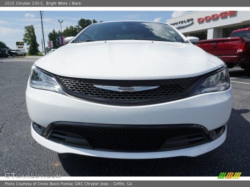 Bright White / Black 2015 Chrysler 200 S