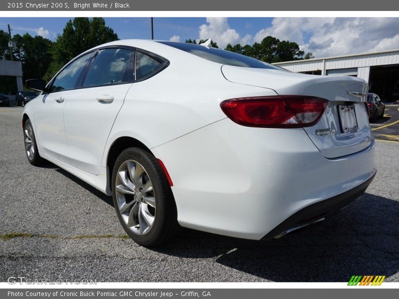 Bright White / Black 2015 Chrysler 200 S