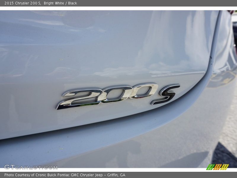 Bright White / Black 2015 Chrysler 200 S